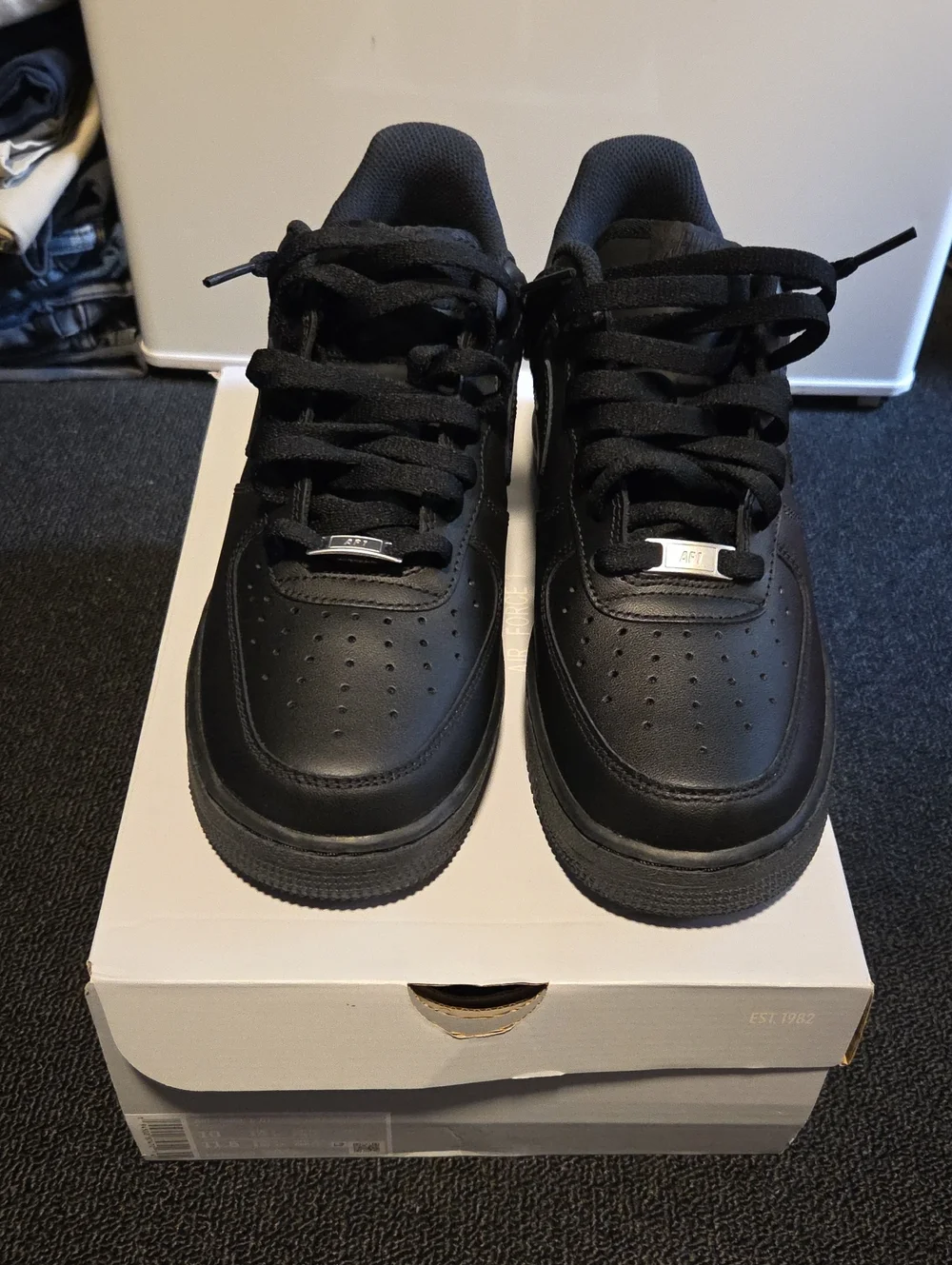 Nike Men’s Black Low-Top Leather Sneakers